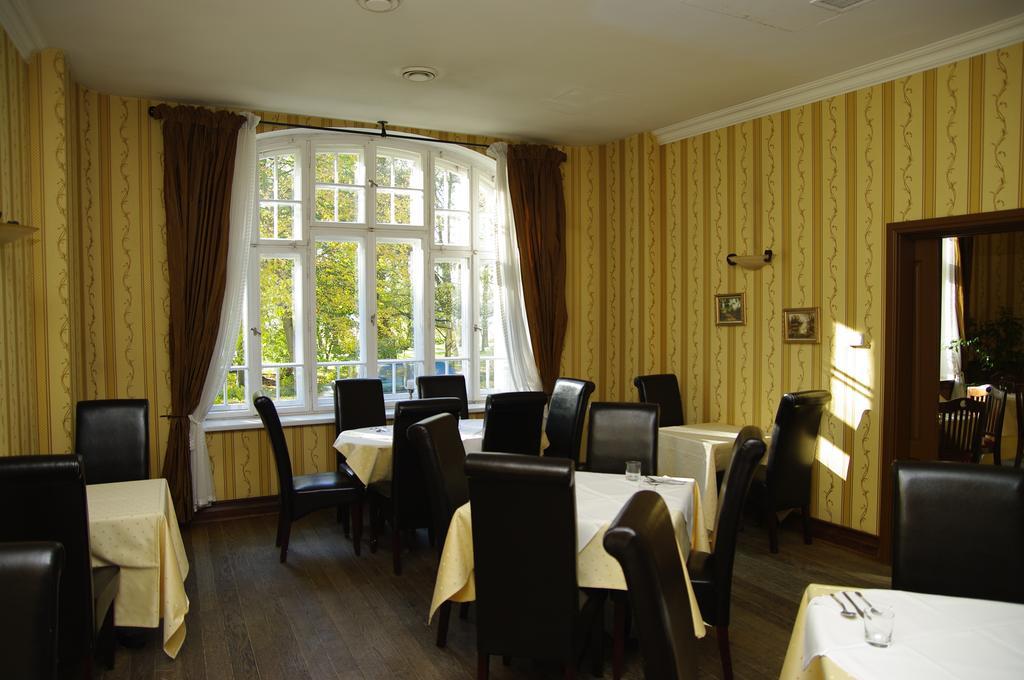 Pensjonat - Restauracja Zolty Domek Neustettin Exterior foto